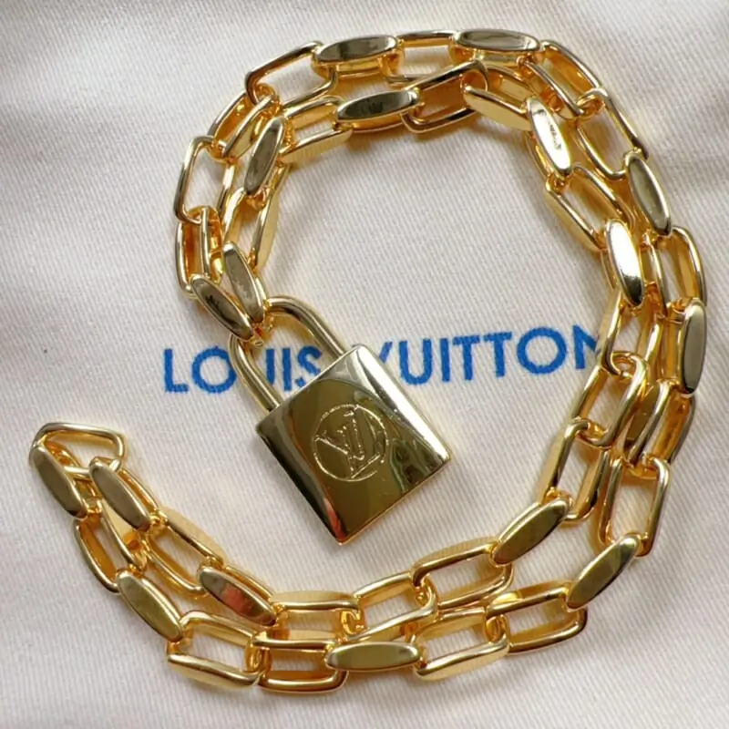 louis vuitton collier s_121a7351